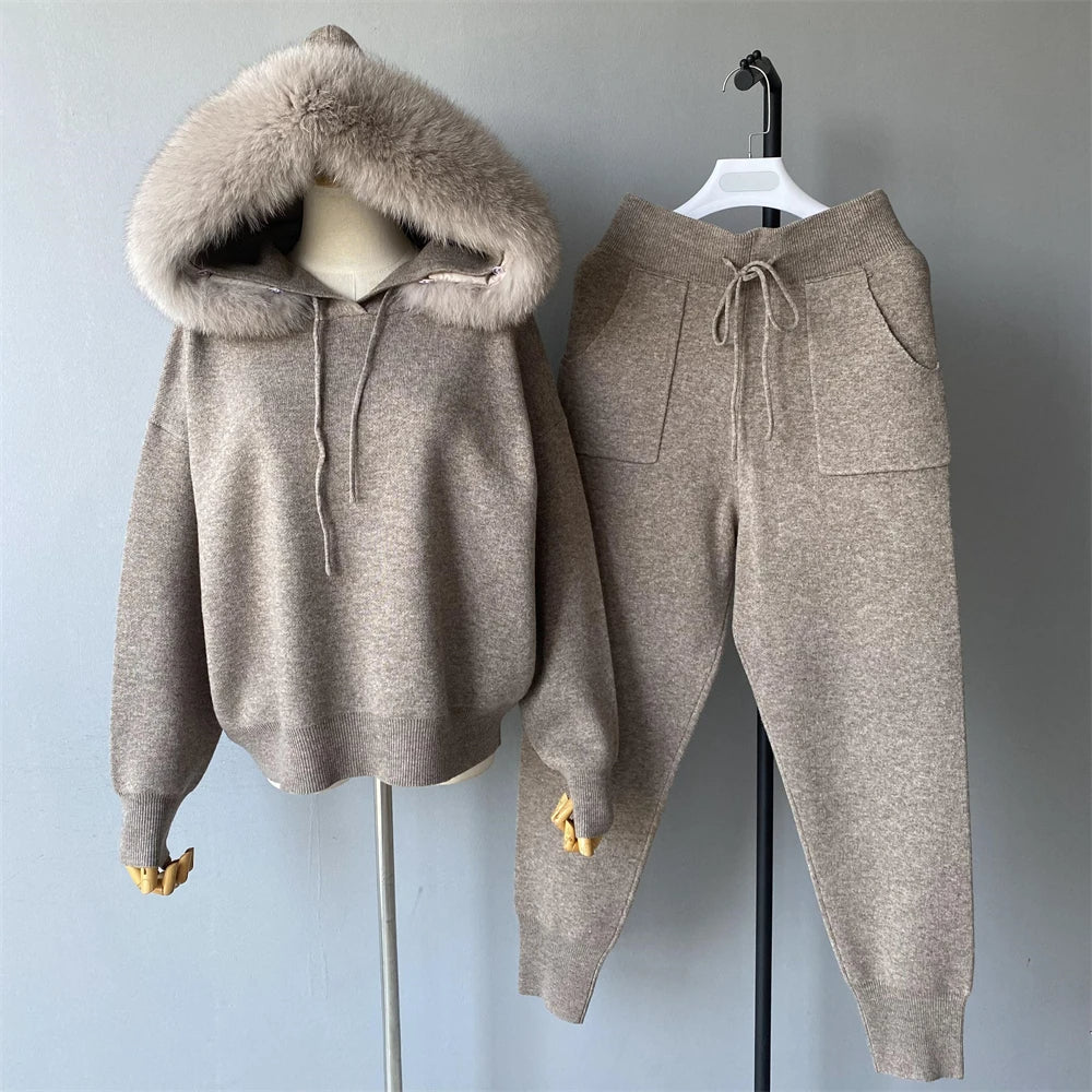 Clementine - Brooklyn gebreide trui en broek met kraag van echt vossenbont