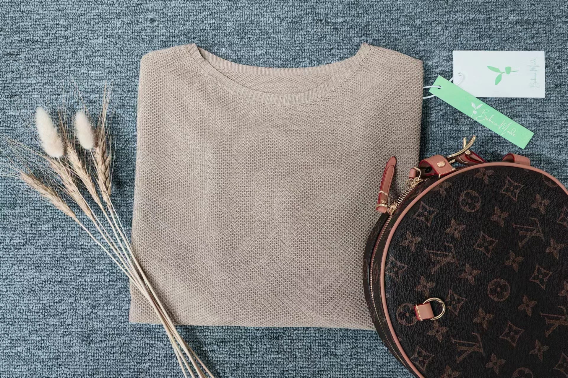 MILA - Chique gouden effen kleur trui