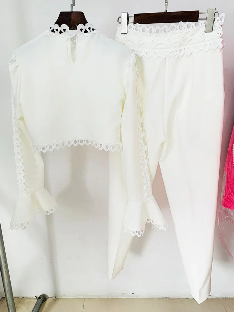 Giada - Elegant vrouwen pak met opengewerkte kanten trompetmouwen blouse en broek