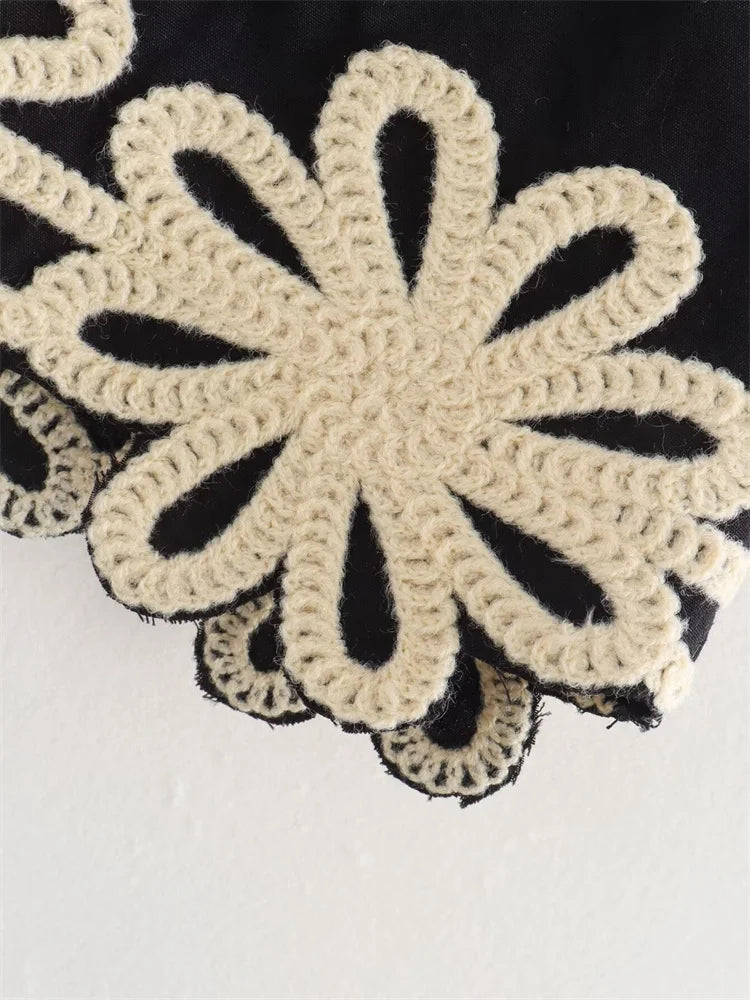 Kezia - Elegant damesvest met V-hals en bloemenapplicatie en borduursel