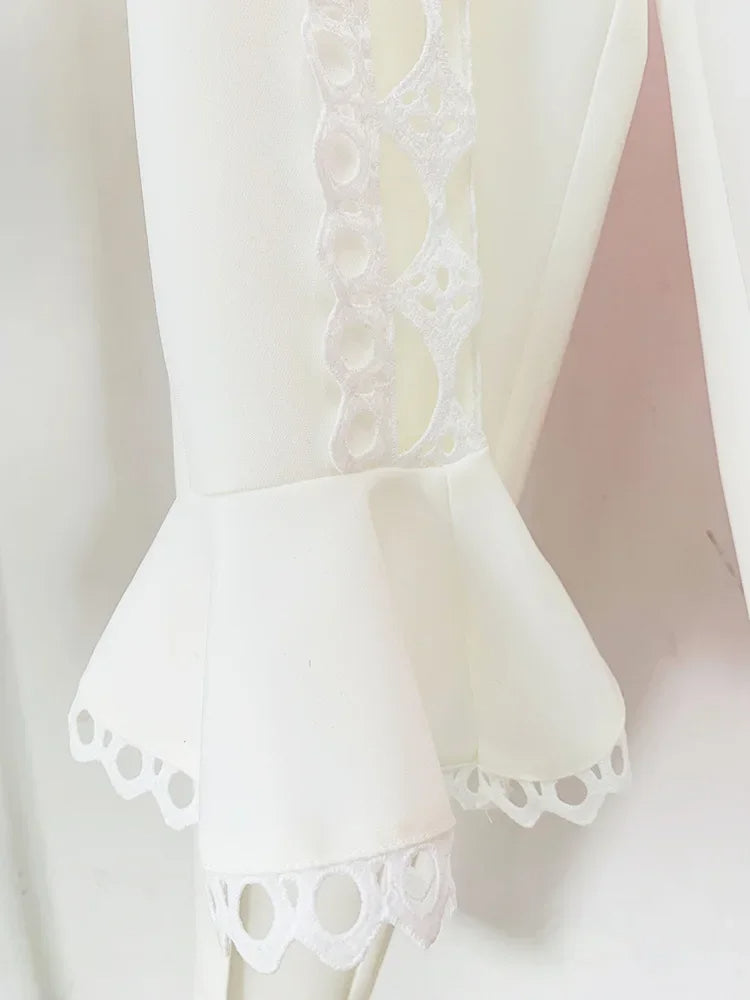 Giada - Elegant vrouwen pak met opengewerkte kanten trompetmouwen blouse en broek