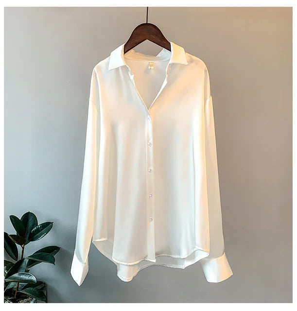 Nicole - Koreaanse Dames Blouse met Lange Mouwen: Satijnen Stof, Enkele Breasted Sluiting, Effen Patroon