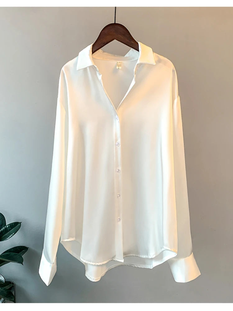 Nicole - Koreaanse Dames Blouse met Lange Mouwen: Satijnen Stof, Enkele Breasted Sluiting, Effen Patroon