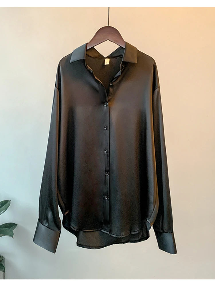 Nicole - Koreaanse Dames Blouse met Lange Mouwen: Satijnen Stof, Enkele Breasted Sluiting, Effen Patroon