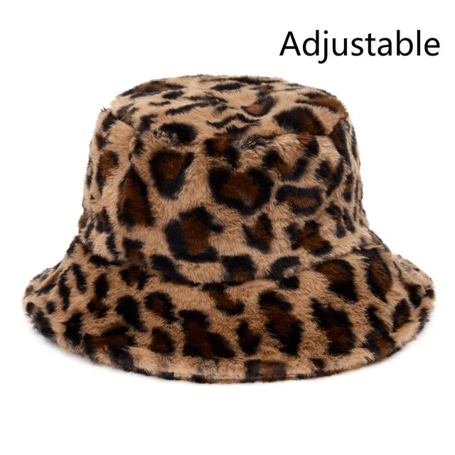 Jasmijn - Winterkoe Luipaard nepbont buckethat