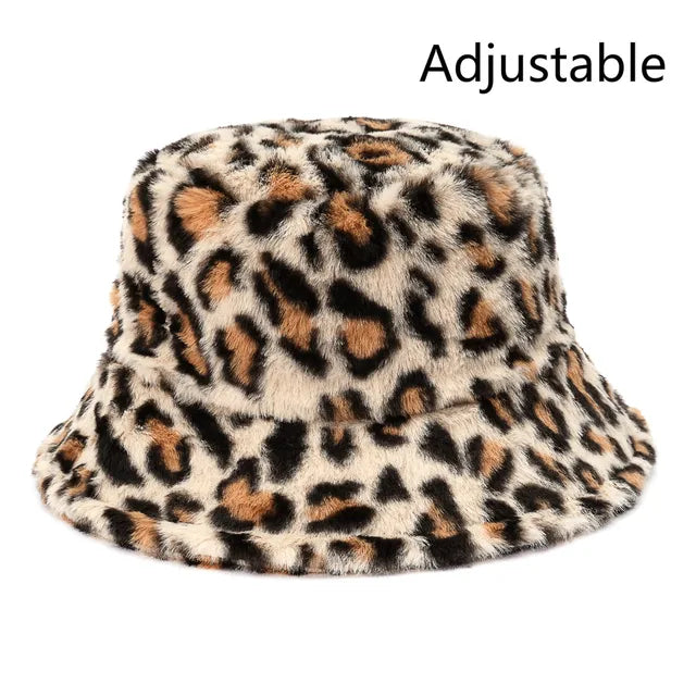 Jasmijn - Winterkoe Luipaard nepbont buckethat