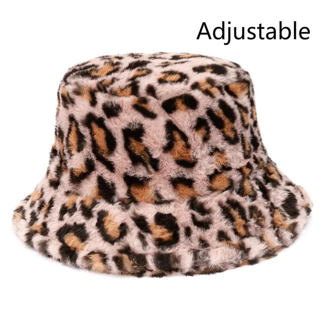 Jasmijn - Winterkoe Luipaard nepbont buckethat