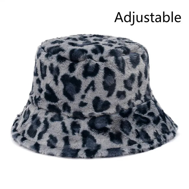 Jasmijn - Winterkoe Luipaard nepbont buckethat
