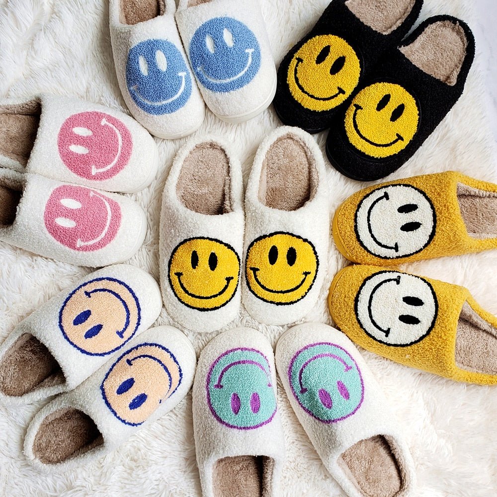 LENI - Gezellige pantoffels met een groot smileypatroon van imitatiebont