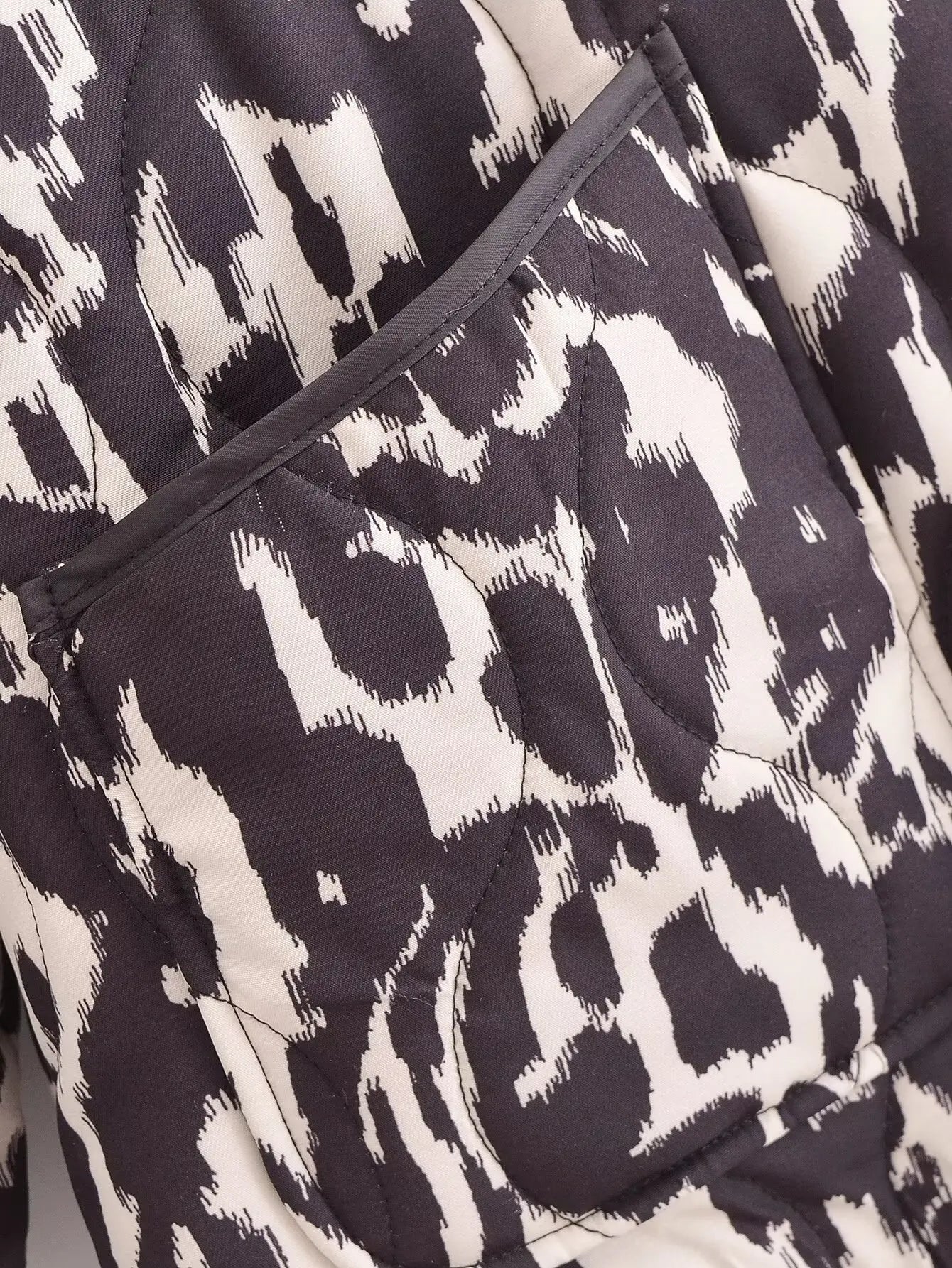 Amani - Trendy Quilted Jacket met dierenprint voor dames