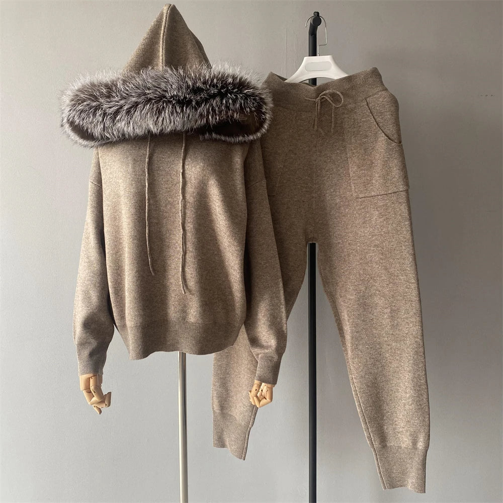 Clementine - Brooklyn gebreide trui en broek met kraag van echt vossenbont
