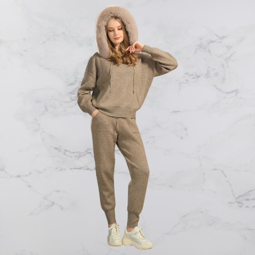 Clementine - Brooklyn gebreide trui en broek met kraag van echt vossenbont