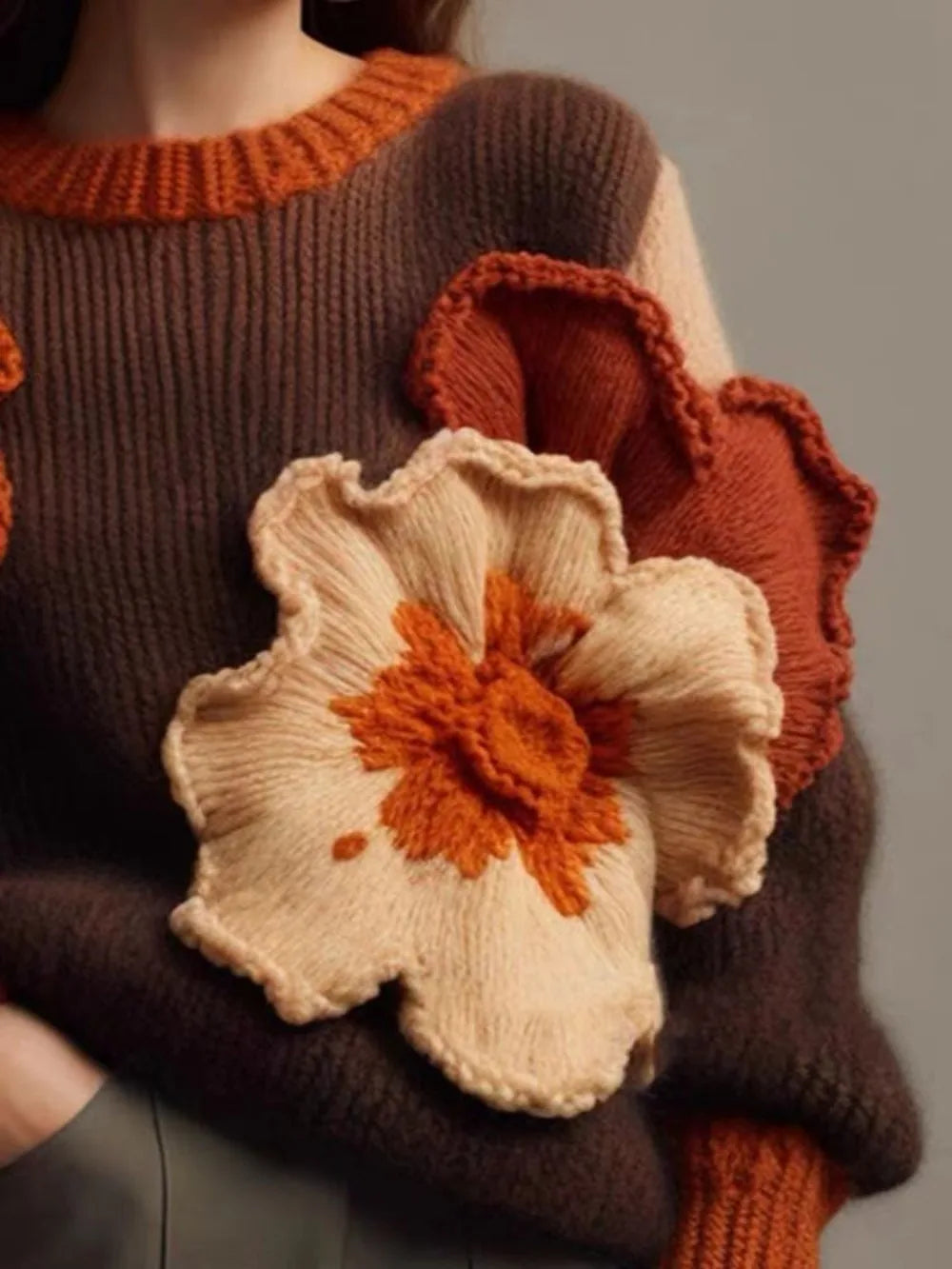Wynona - Exquisite Sweater met Bloemmotief en Contrastkleur