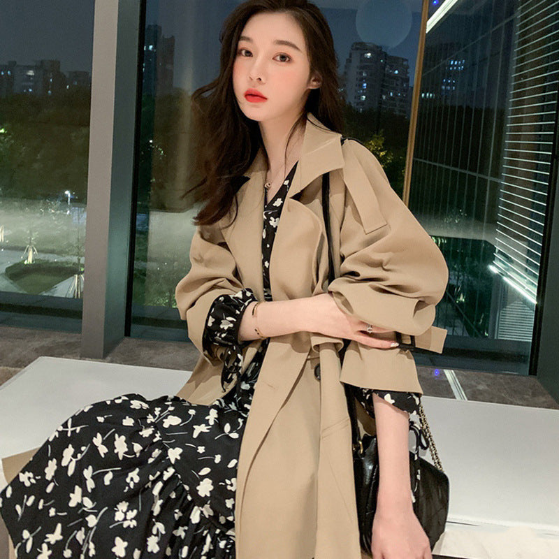 ANNA - Aantrekkelijke all-weather look - Herfstklassieker voor dames: double-breasted lange trenchcoat met riem