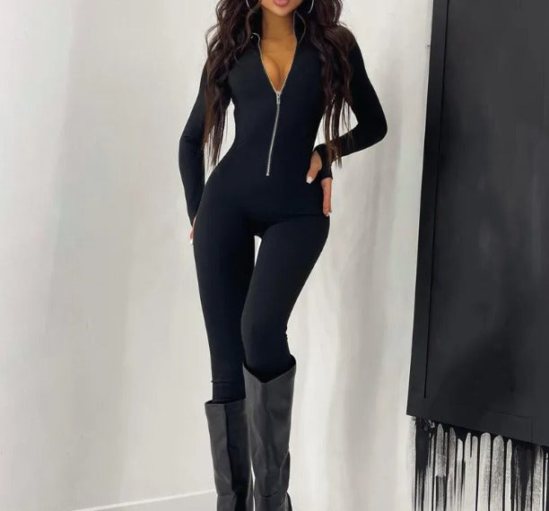 LARA - Strak aansluitende jumpsuit in zwarte kleur