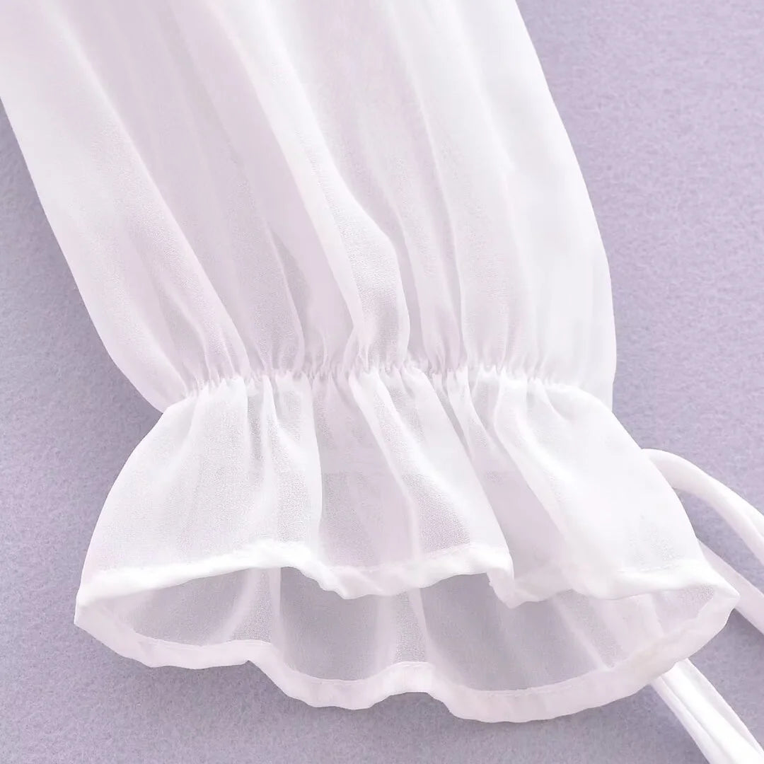 Jacoba - Damesblouse met ruches, V-hals en geplooide randen