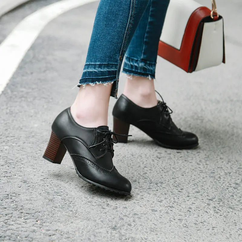 Orlaith - Vintage brede hak Brogue schoenen voor vrouwen