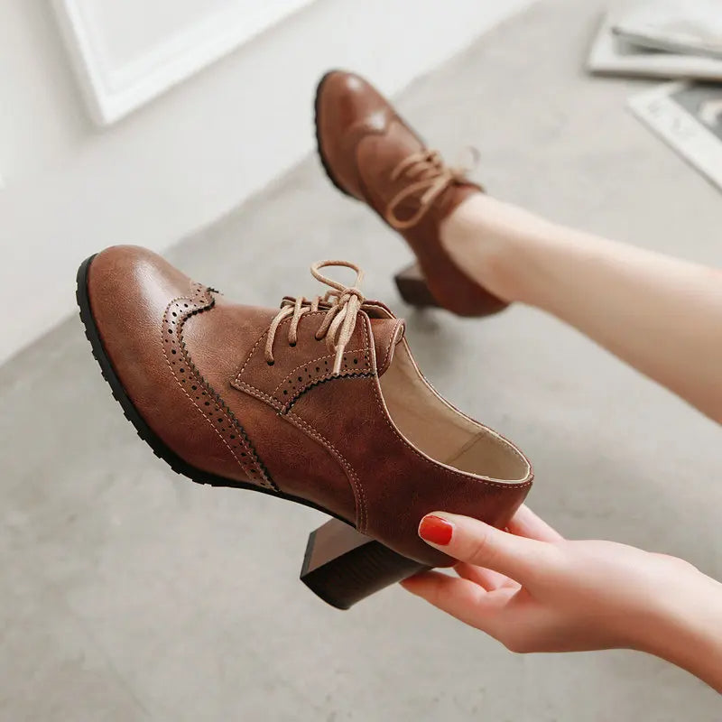 Orlaith - Vintage brede hak Brogue schoenen voor vrouwen