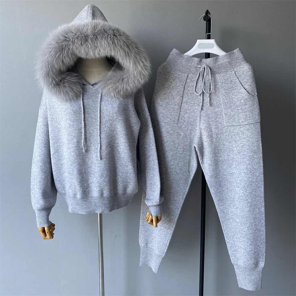 Clementine - Brooklyn gebreide trui en broek met kraag van echt vossenbont