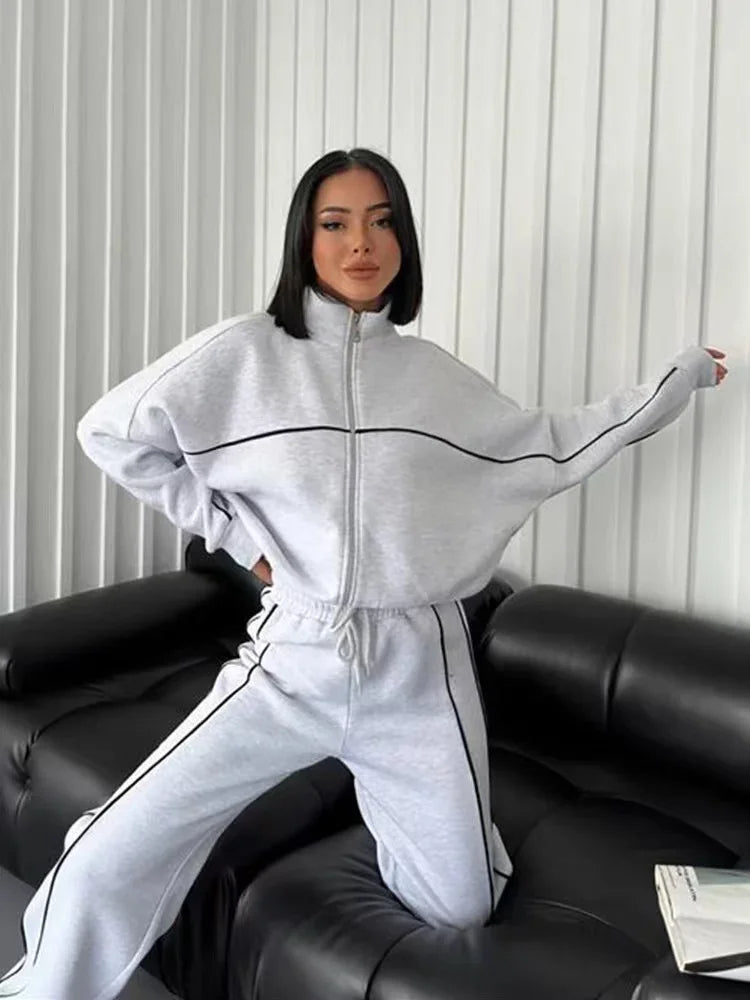 Phelan - Damesvest met lange mouwen en gestreepte broek met hoge kraag