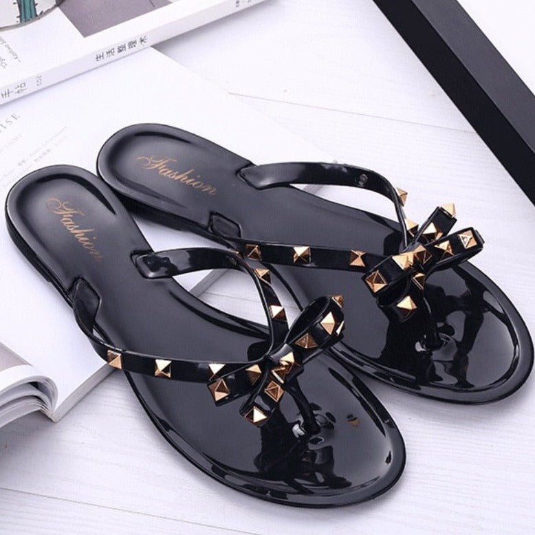 JULIA -  Elegante teenslippers met studs en strikknoop